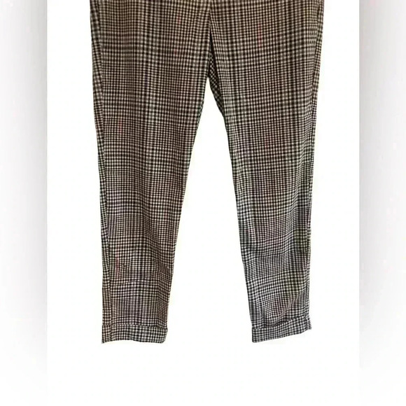 CAbi #573 Down To Earth Plaid Hatter Crop Cuffed Stretch Pant Brown - Picture 4 of 10